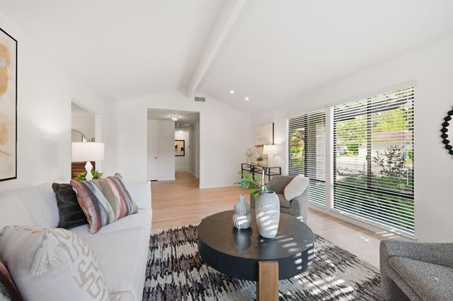 1237 Lantern Ct, Sacramento, CA 95864