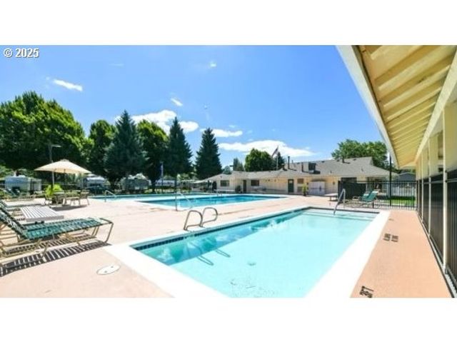 12430 N SOUTH SHORE Ave, Portland, OR 97217