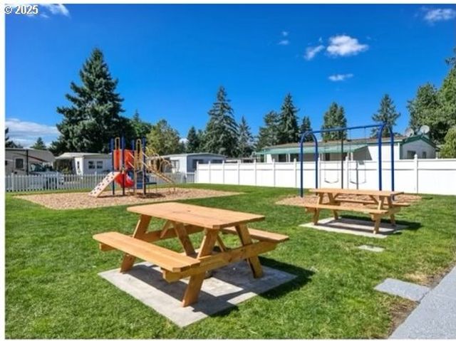 12430 N SOUTH SHORE Ave, Portland, OR 97217