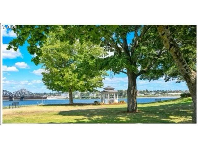 12430 N SOUTH SHORE Ave, Portland, OR 97217