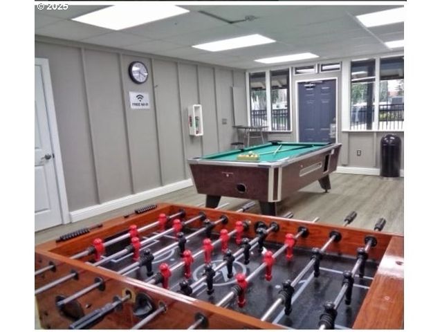 12430 N SOUTH SHORE Ave, Portland, OR 97217