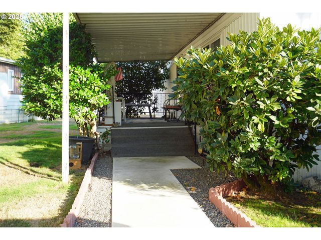 12430 N SOUTH SHORE Ave, Portland, OR 97217