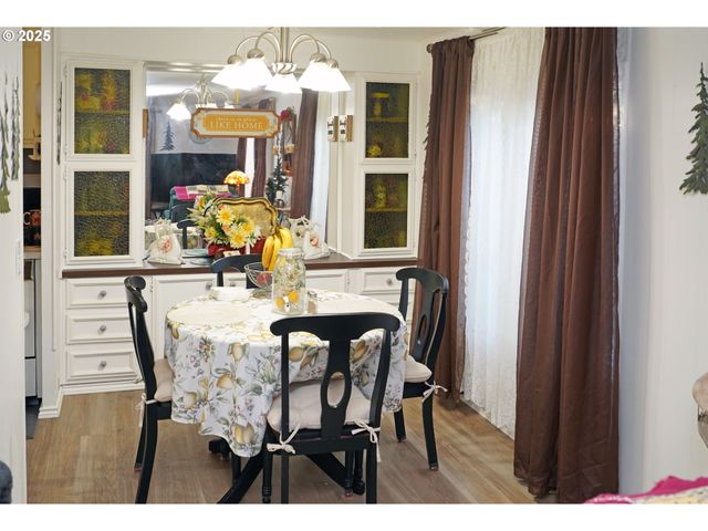 12430 N SOUTH SHORE Ave, Portland, OR 97217