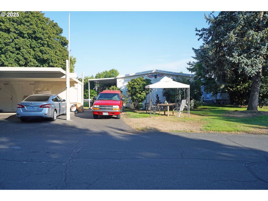 12430 N SOUTH SHORE Ave, Portland, OR 97217