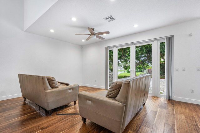 6328 STONEHURST Circle, Lake Worth, FL 33467