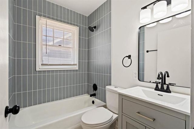 8028 Flora Avenue, Kansas City, MO 64131