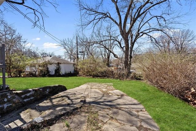 8028 Flora Avenue, Kansas City, MO 64131