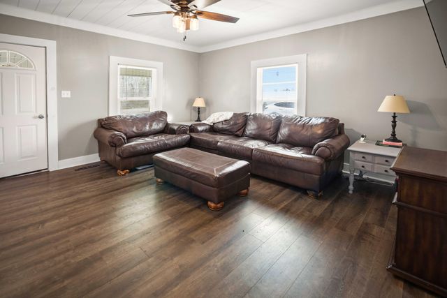 345 Sunset Drive, Jamestown, KY 42629