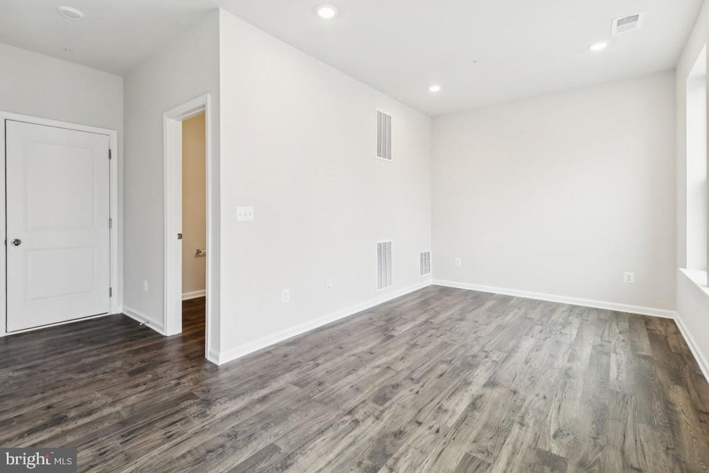 Image 15 of property listing at 9706 TWEED HOPE PL, Waldorf, MD 20601