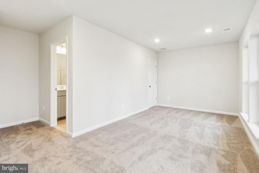 Image 19 of property listing at 9706 TWEED HOPE PL, Waldorf, MD 20601