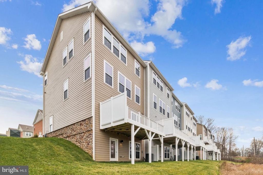 Image 25 of property listing at 9706 TWEED HOPE PL, Waldorf, MD 20601