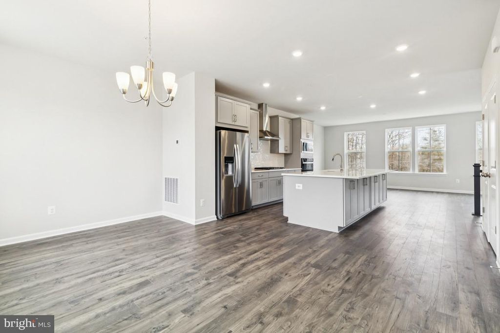 Image 4 of property listing at 9706 TWEED HOPE PL, Waldorf, MD 20601