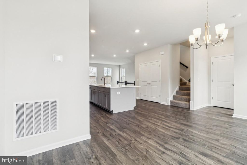 Image 5 of property listing at 9706 TWEED HOPE PL, Waldorf, MD 20601