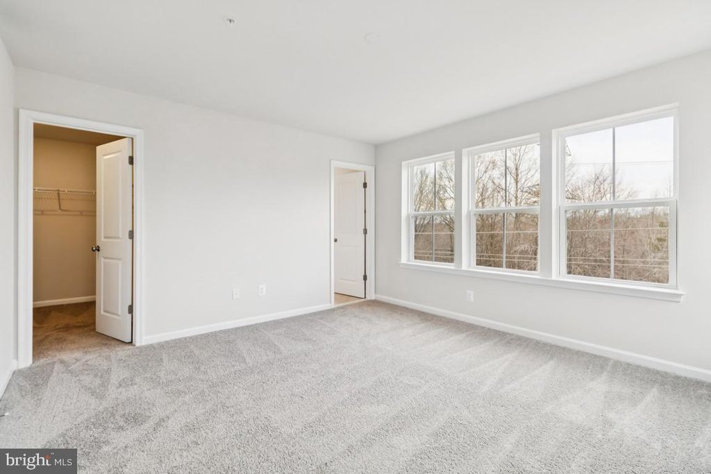 Image 8 of property listing at 9706 TWEED HOPE PL, Waldorf, MD 20601