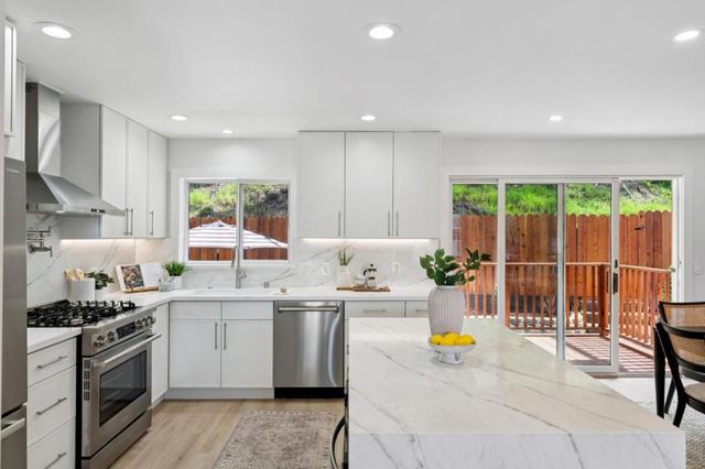 2 Celia Court, Pacifica, CA 94044