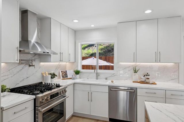 2 Celia Court, Pacifica, CA 94044