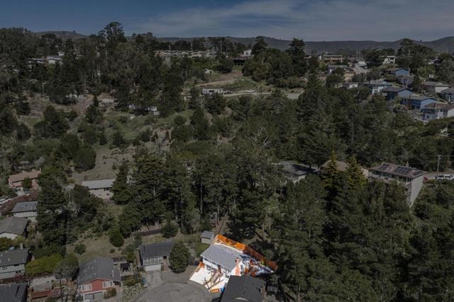 2 Celia Court, Pacifica, CA 94044