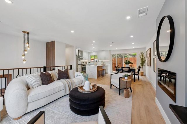 2 Celia Court, Pacifica, CA 94044