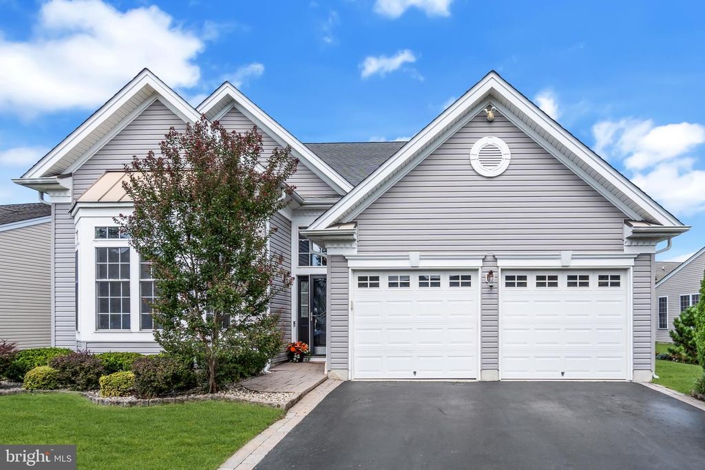 19 GODDARD DR, EAST WINDSOR, NJ 08512 — exterior