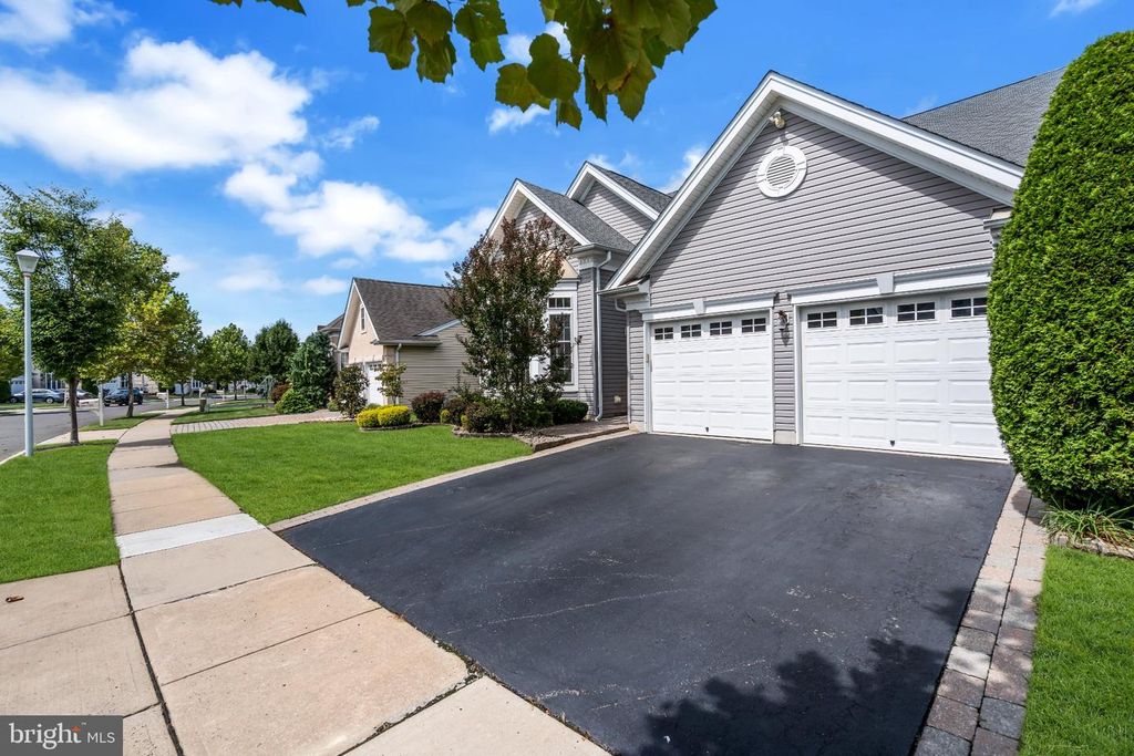 19 GODDARD DR, EAST WINDSOR, NJ 08512 — photo 4