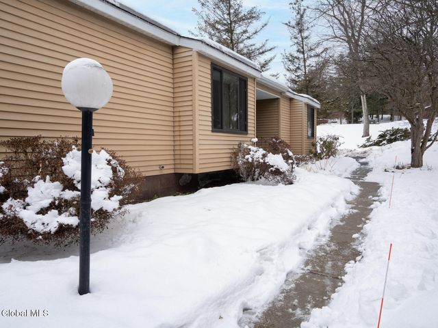 2 Loudonwood East, Colonie, NY 12211