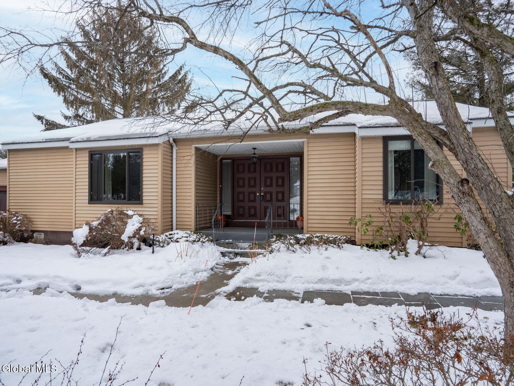 2 Loudonwood East, Colonie, NY 12211