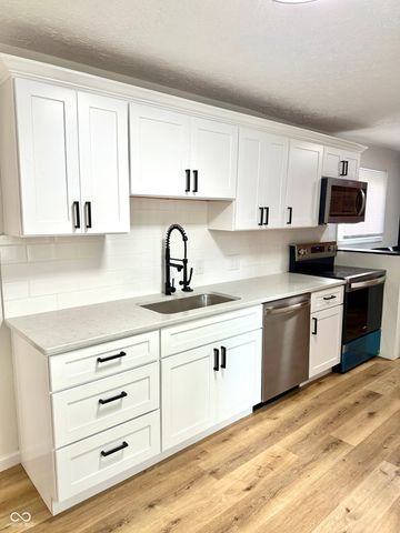 405 E Cowing Drive, Muncie, IN 47303