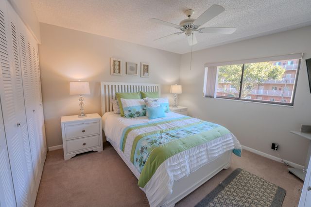 4725 Lucerne Lakes Boulevard E 203, Lake Worth, FL 33467