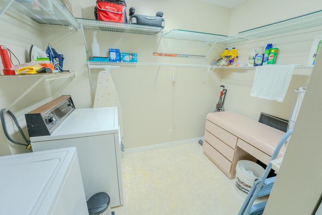 4725 Lucerne Lakes Boulevard E 203, Lake Worth, FL 33467