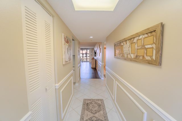 4725 Lucerne Lakes Boulevard E 203, Lake Worth, FL 33467