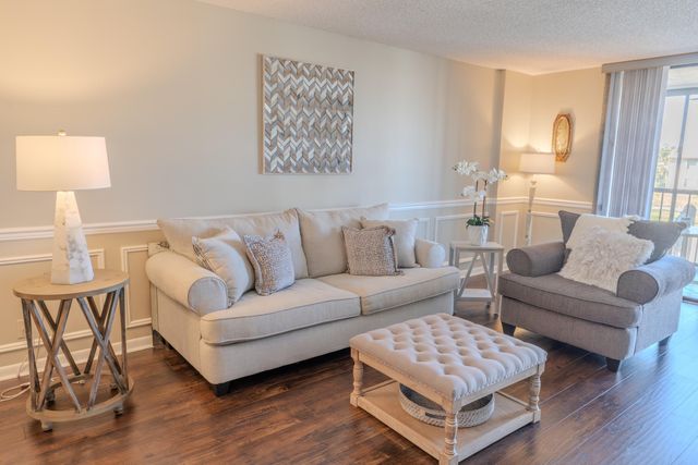 4725 Lucerne Lakes Boulevard E 203, Lake Worth, FL 33467