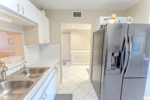 4725 Lucerne Lakes Boulevard E 203, Lake Worth, FL 33467