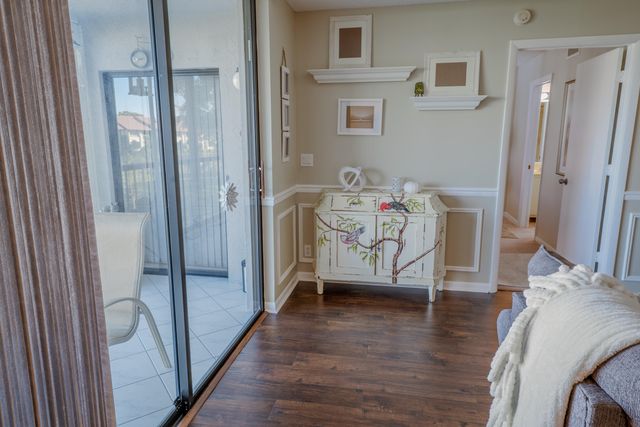 4725 Lucerne Lakes Boulevard E 203, Lake Worth, FL 33467