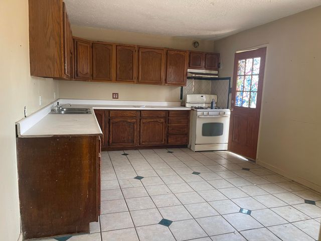 5405 Mountain Road NE, Albuquerque, NM 87110
