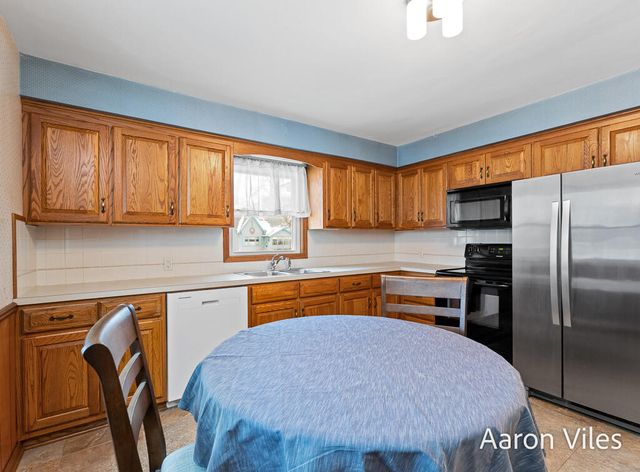 119 Vanderveen Avenue, Holland, MI 49424