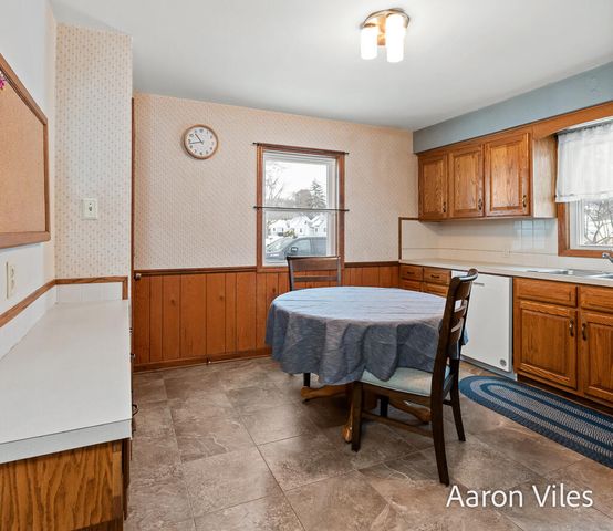 119 Vanderveen Avenue, Holland, MI 49424