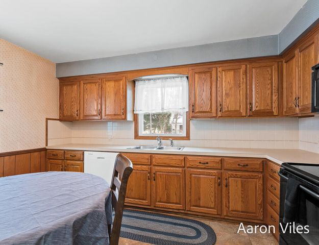 119 Vanderveen Avenue, Holland, MI 49424