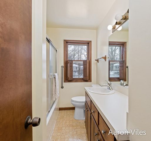 119 Vanderveen Avenue, Holland, MI 49424