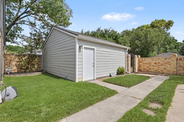 69 Wind Whisper Court, The Woodlands, TX 77380