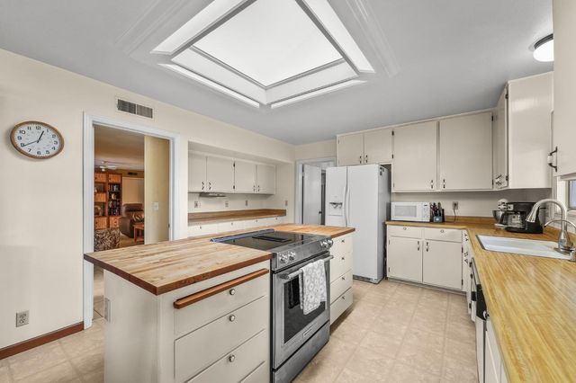 1344 Magnolia Ave, Modesto, CA 95350