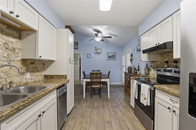 2528 Live Oak St, Ingleside, TX 78362