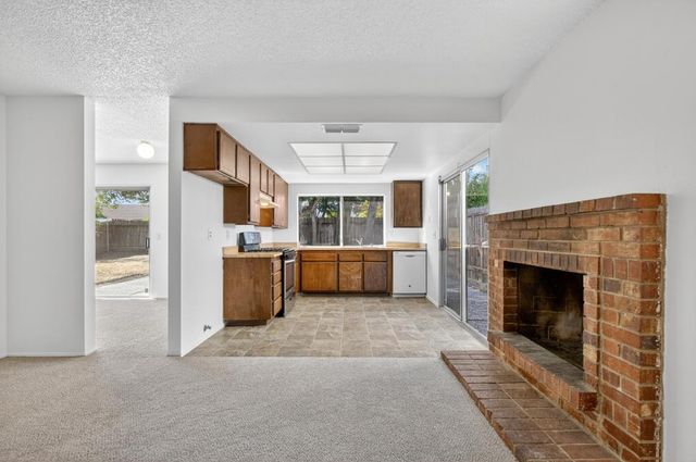 7633 Clement Cir, Sacramento, CA 95828