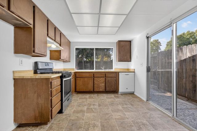7633 Clement Cir, Sacramento, CA 95828