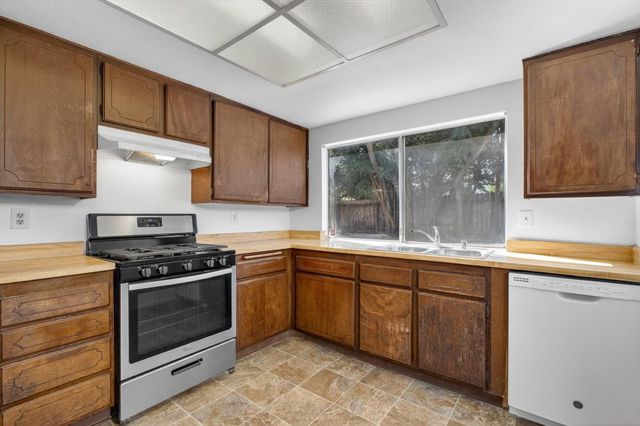 7633 Clement Cir, Sacramento, CA 95828