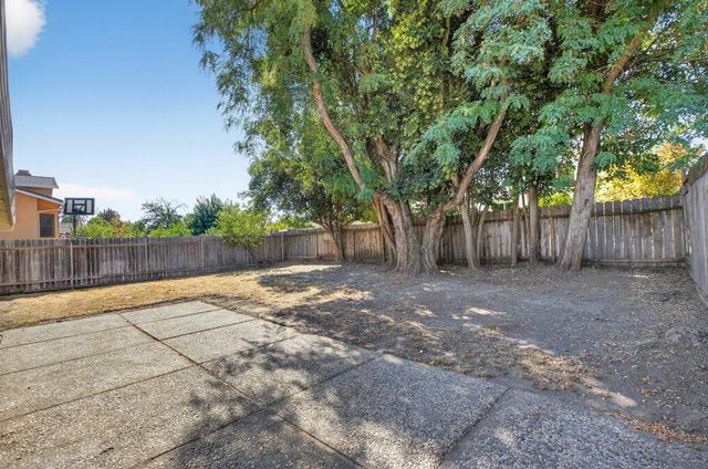 7633 Clement Cir, Sacramento, CA 95828