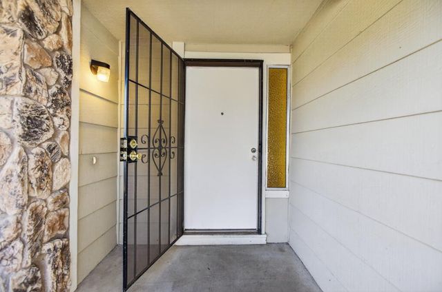 7633 Clement Cir, Sacramento, CA 95828