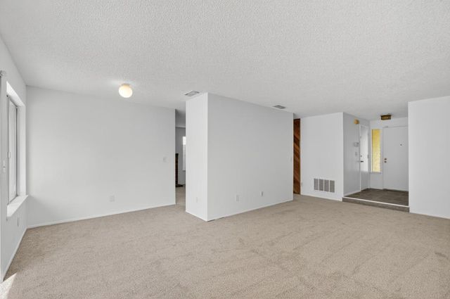 7633 Clement Cir, Sacramento, CA 95828