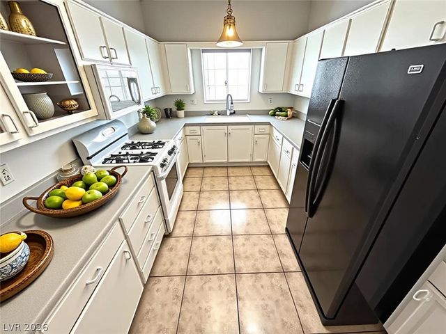 1900 North Torrey Pines Drive 217, Las Vegas, NV 89108