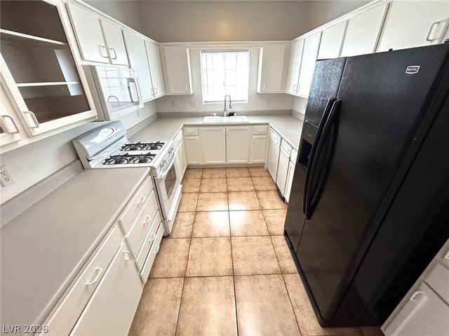 1900 North Torrey Pines Drive 217, Las Vegas, NV 89108