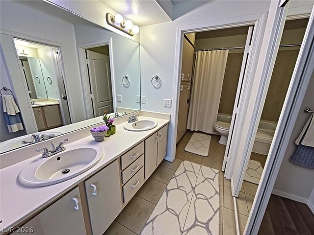 1900 North Torrey Pines Drive 217, Las Vegas, NV 89108